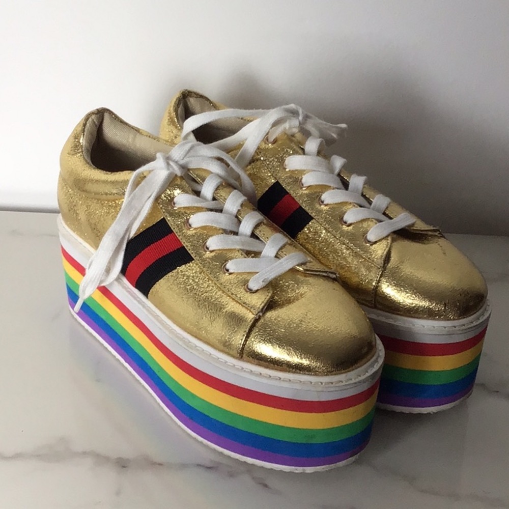 Women’s Cape Robbin 2.75 Platform Wedge Shoes Metallic Gold Sneakers Size 7